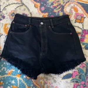 Black Levi’s Shorts